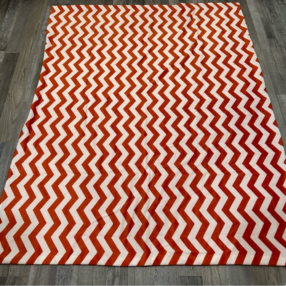 Domain Chevron Blanket